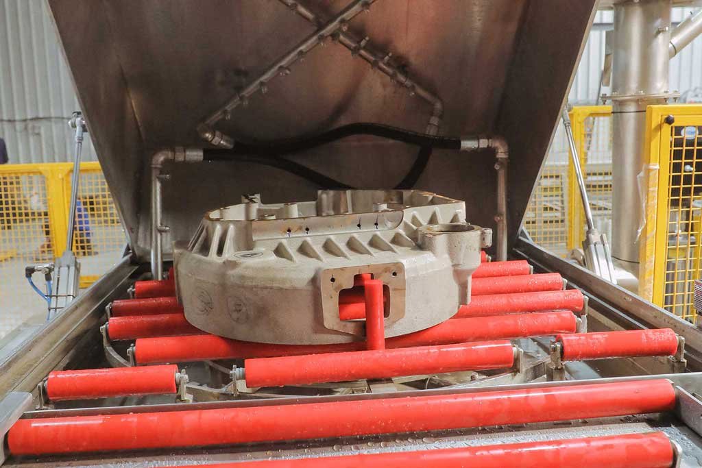 rotary basket type cleaner for industrial components